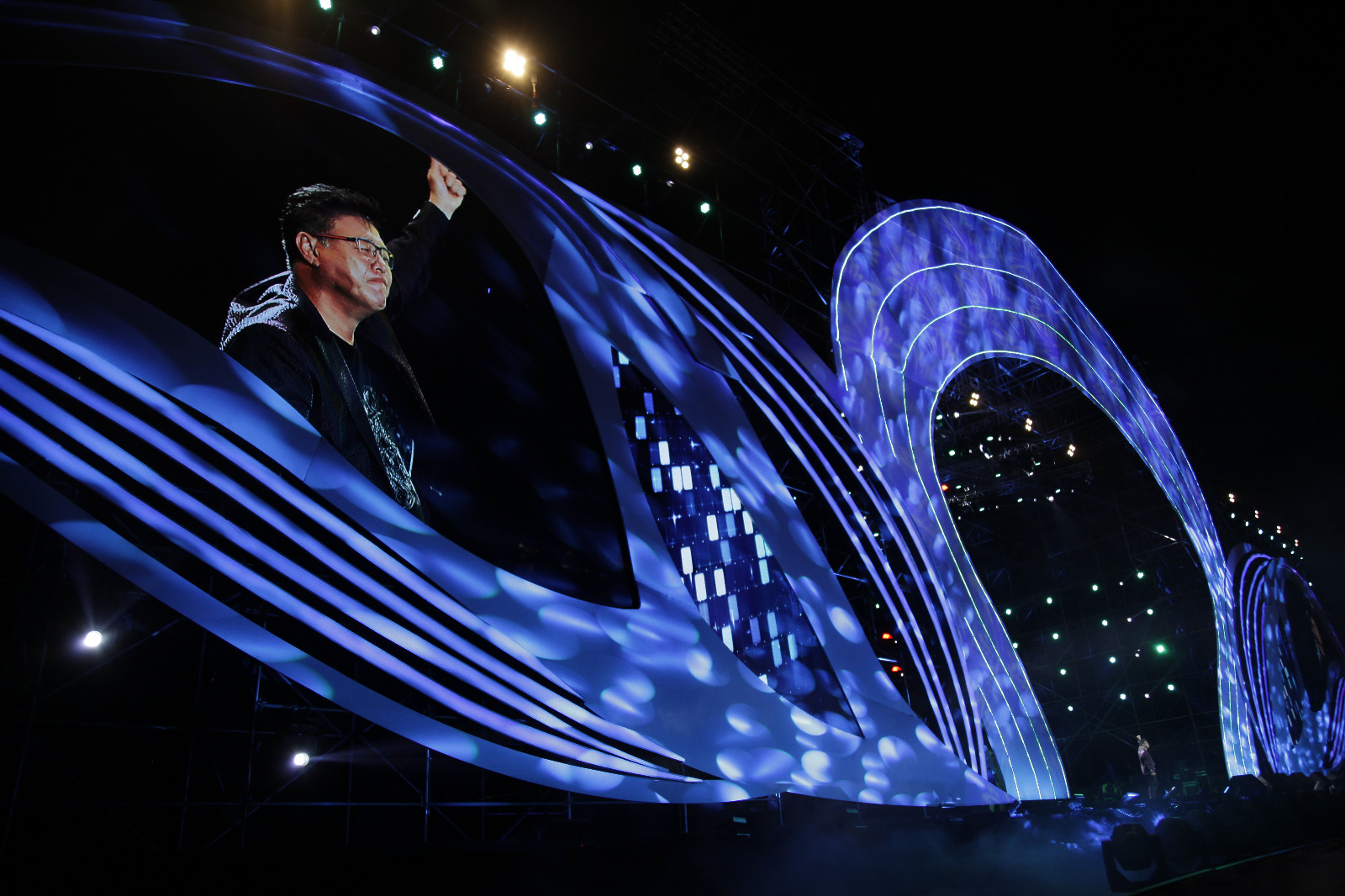 “五一”攬金12億&唱響第三屆四川省春季佛光花海音樂節(jié)