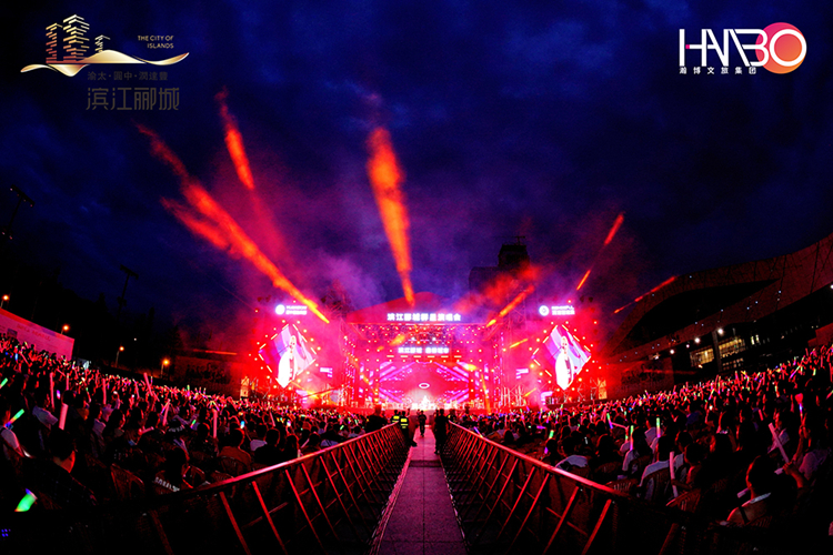 明星演出營銷開業慶典活動策劃案例：成都濱江酈城群星演唱會演出現場